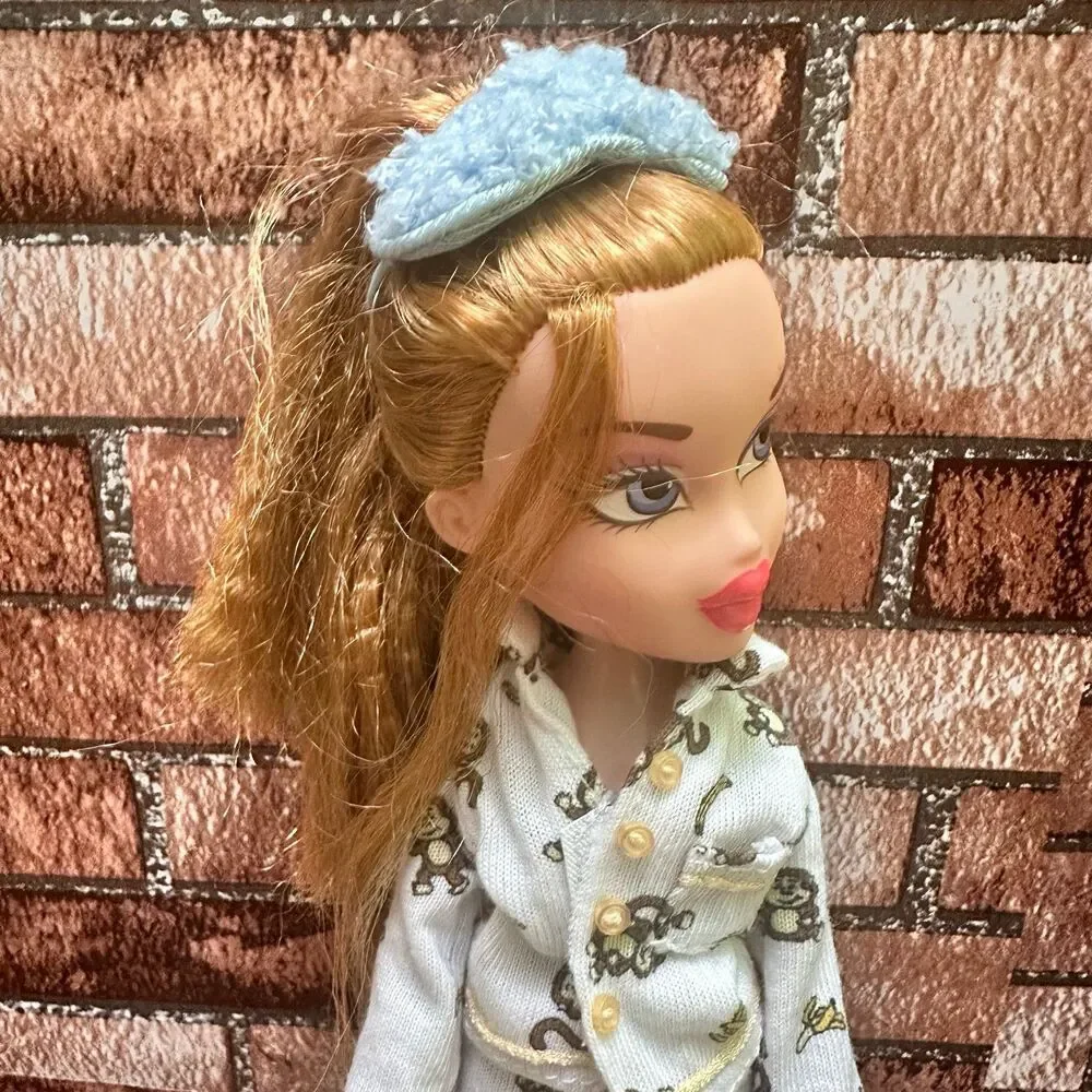 MGA Entertainment  vintage Bratz Cloe doll